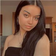 Alumna universitaria de 1º de enfermería, nota en selectividad de 11.82/14, facilidad para interactuar con las personas